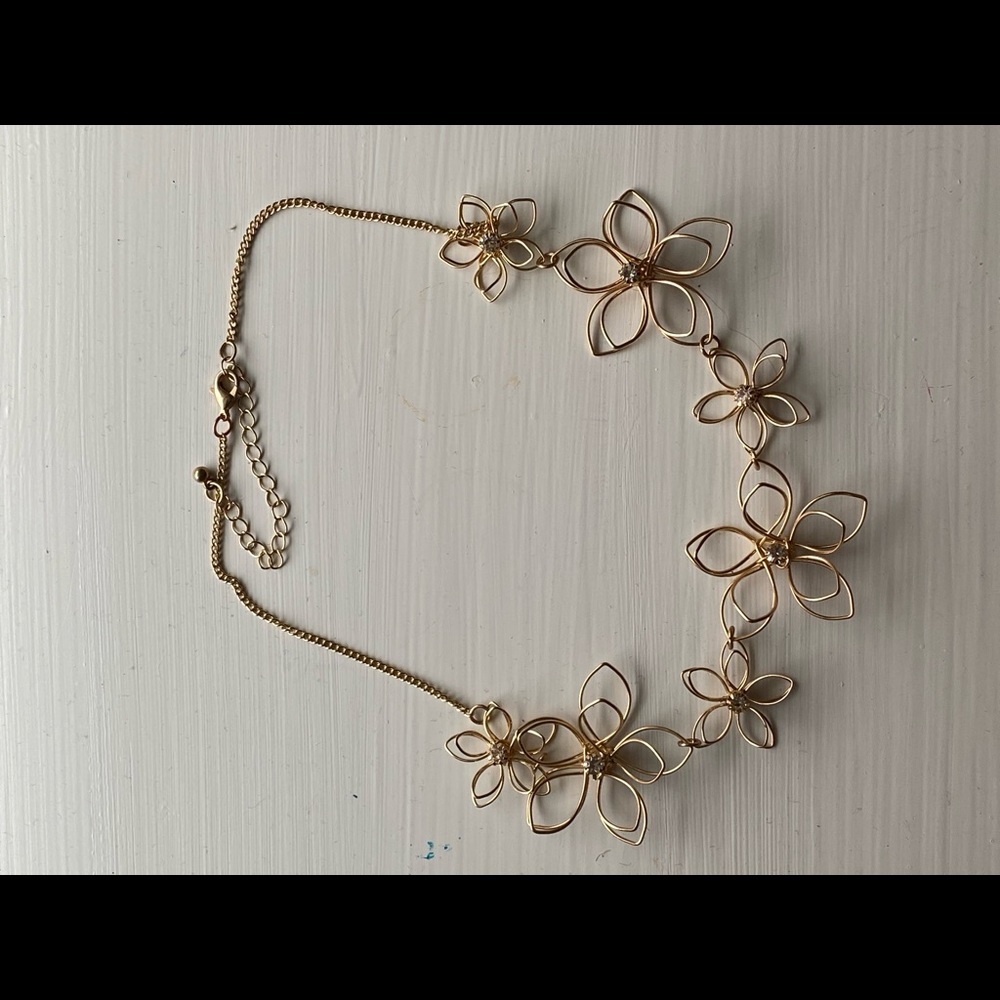 Flower necklace
